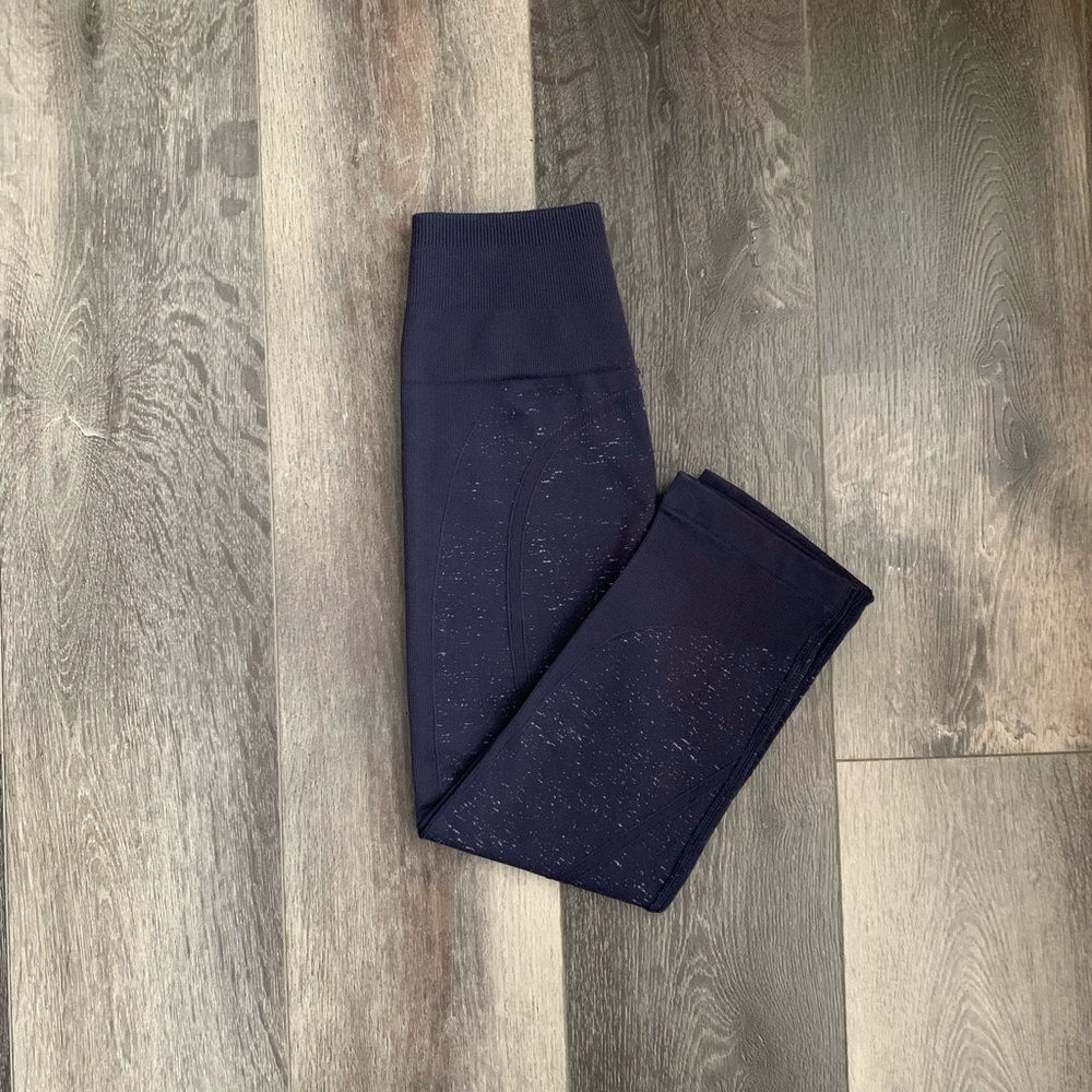 🍋 lululemon Free To Flow Crop; Size 2